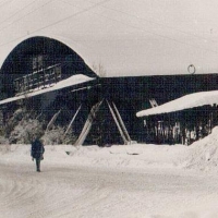 Аэропорт Сеймчан. Построен ангар в тяжелейшем 1942 году. Разрушен - в мирное время.