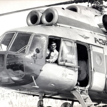 За штурвалом командир вертолета Владимир Рябченко 1983 год