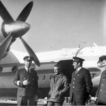 Экипаж и Ан-24 в аэропорту Сусуман (Берелёх).
