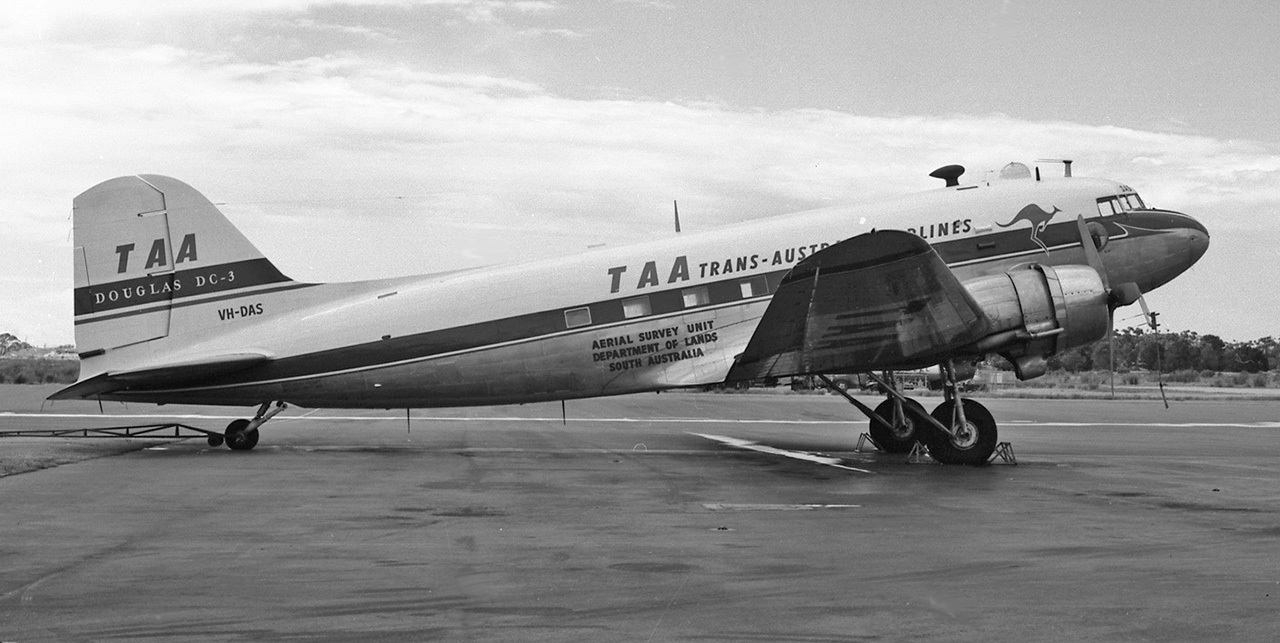 Douglas_DC-3.