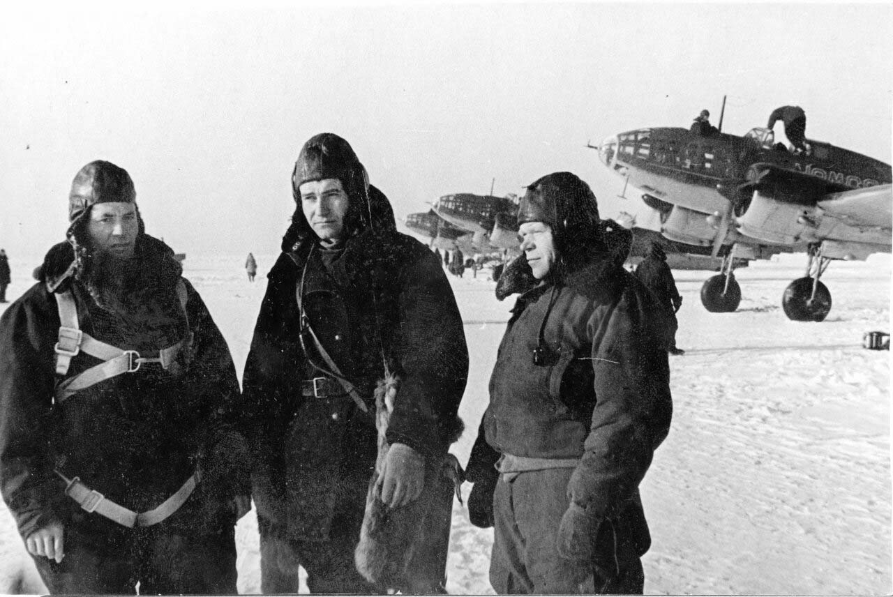 Передача бомбардировщика ДБ-3Ф «Комсомол Колымы». Декабрь 1941 года.