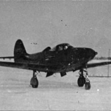 Истребитель P-63 «Кингкобра» в аэропорту Сеймчан.