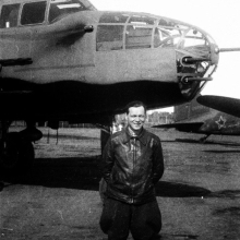 На аэродроме в Якутске у американского бомбардировщика В-25 «Митчел», 1944 г.