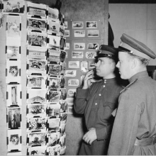 Два советских сержанта в одном из магазинов Фэрбенкса...1943-45 гг