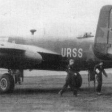 Один из первых B-25B, перегнанных в Советский Союз по трассе АлСиб на Аляске осенью 1942 года