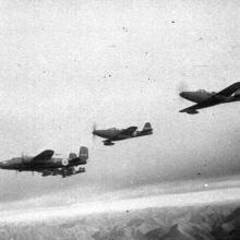 С 1944 года на истребители и бомбардировщики для СССР опознавательные знаки наносились прямо на заводах