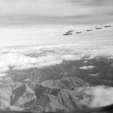 На трассе Алсиба. Лидер-бомбардировщик В-25 с группой истребителей над Верхоянским хребтом.