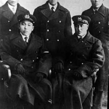 Летчики Чукотки. Слева направо Верещагин, Елков, Шитиков, Кеутувги, Тымнетагин, 1940 год.