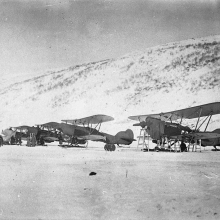 Парад самолетов Дальстроя в бухте Нагаева. 1935 год
