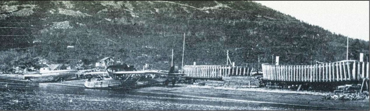 Летающая лодка «Dorner-Wal» на берегу Нагаевской бухты у авиаремонтных мастерских и авиаангаров