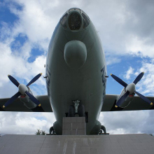Памятник Ан-12 в аэропорту «Магадан-56»