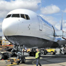 Обслуживание Боинг-767 авиакомпании «Трансаэро». Май 2011 года.