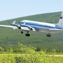 Неутомимый труженик Ил-18 и сегодня прилетает в Магадан. Июнь 2008 года.