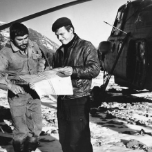 1967 год. Володя Ликман (геолог) и Володя Лукомский (КВС Ми-4). Заброска геологов