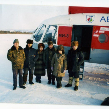 Ми-8 после санрейса. Сеймчан. Слева направо: А. Асафат, В.Козмарев, детский врач, И.Голубчик, Е.Петришина, С.Чепенко.
