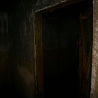 Батарея №960 на мысе Островном. Внутренние помещения капонира разделялись между собой дверями.