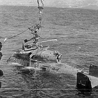 Вертолет с крейсера «Адмирал Сенявин» 1977 год. Подьем на СС «Машук» после остропки.