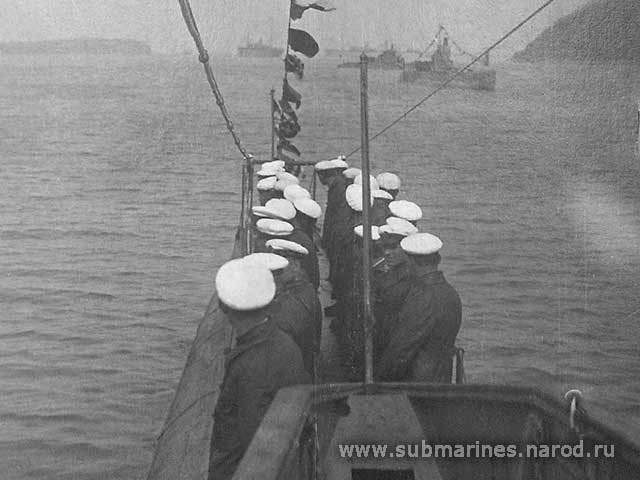 Подводная лодка Щ-105 на морском параде Морских сил Дальнего Востока в бухте Новик. 5 мая 1934 года.