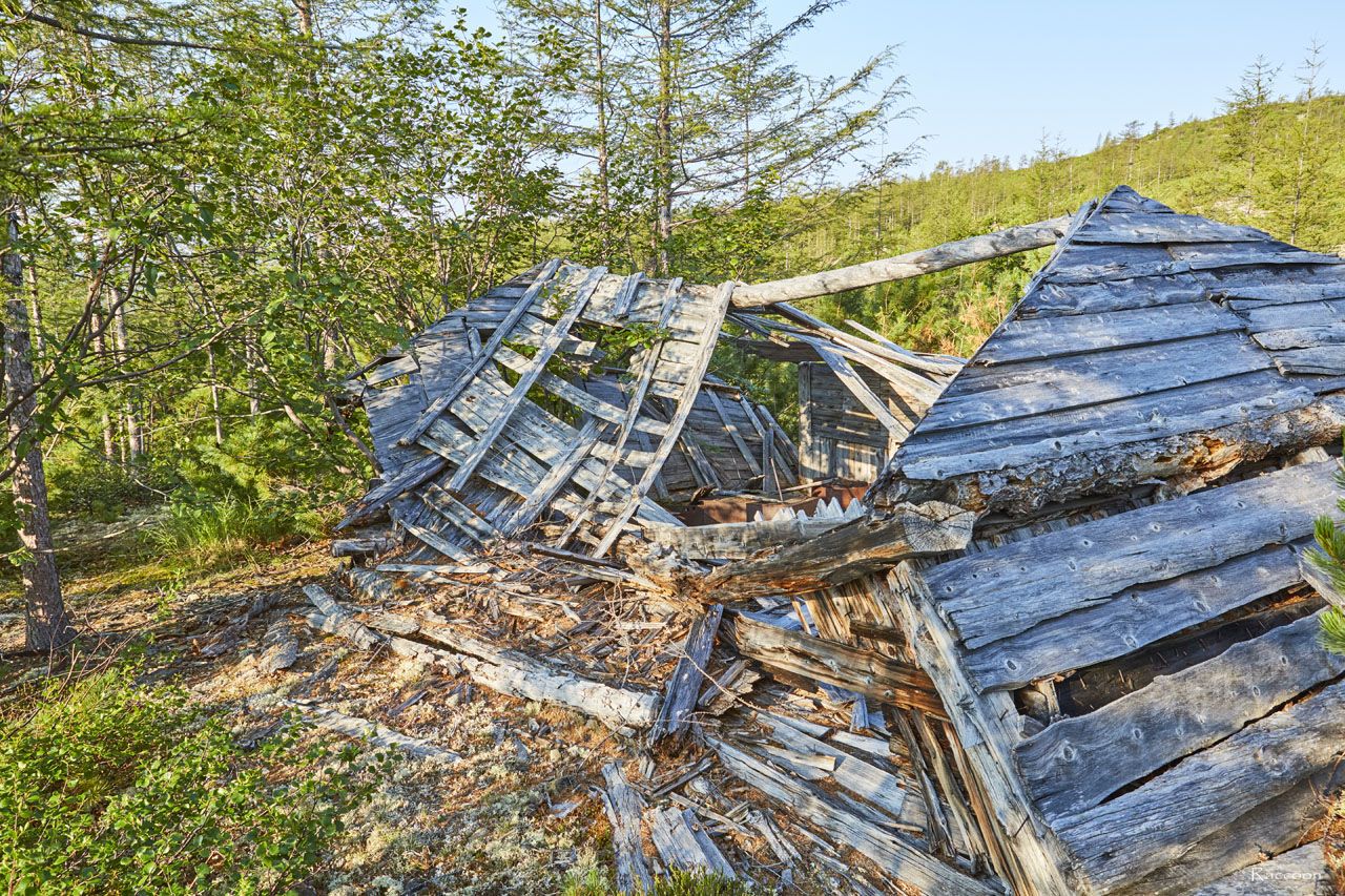 Развалины дома на берегу ручья Бедный. 2019 год.