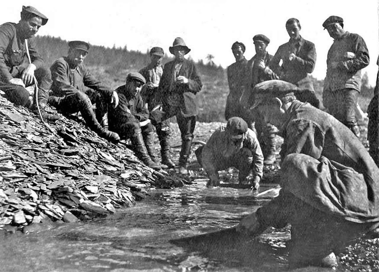 Лотошная промывка на реке Утиная. 30-е годы.