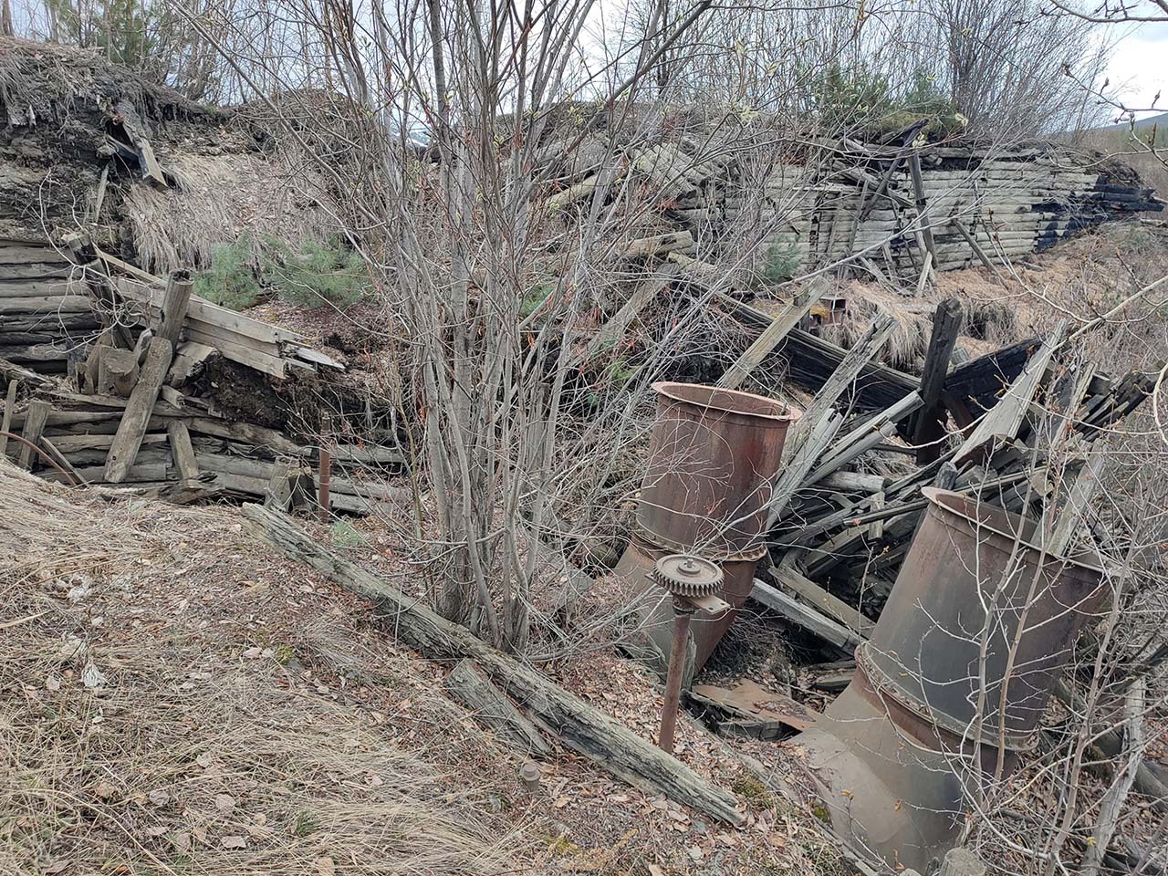 Части узлов Ларюковской ГЭС. Фото Павла Тихменёва.