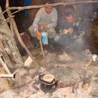 Бабиков Денис и Дорохов Леонид обжигают местную глину.