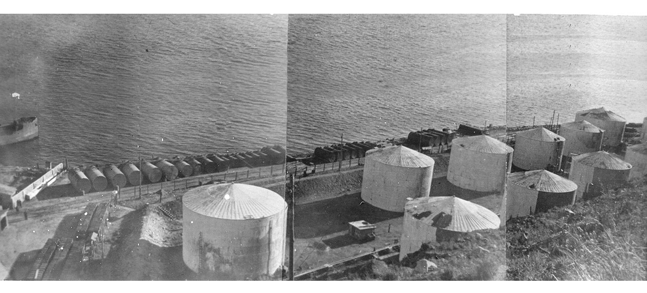 Нефтебаза в порту бухты Нагаева. 50-е годы ХХ-го века.