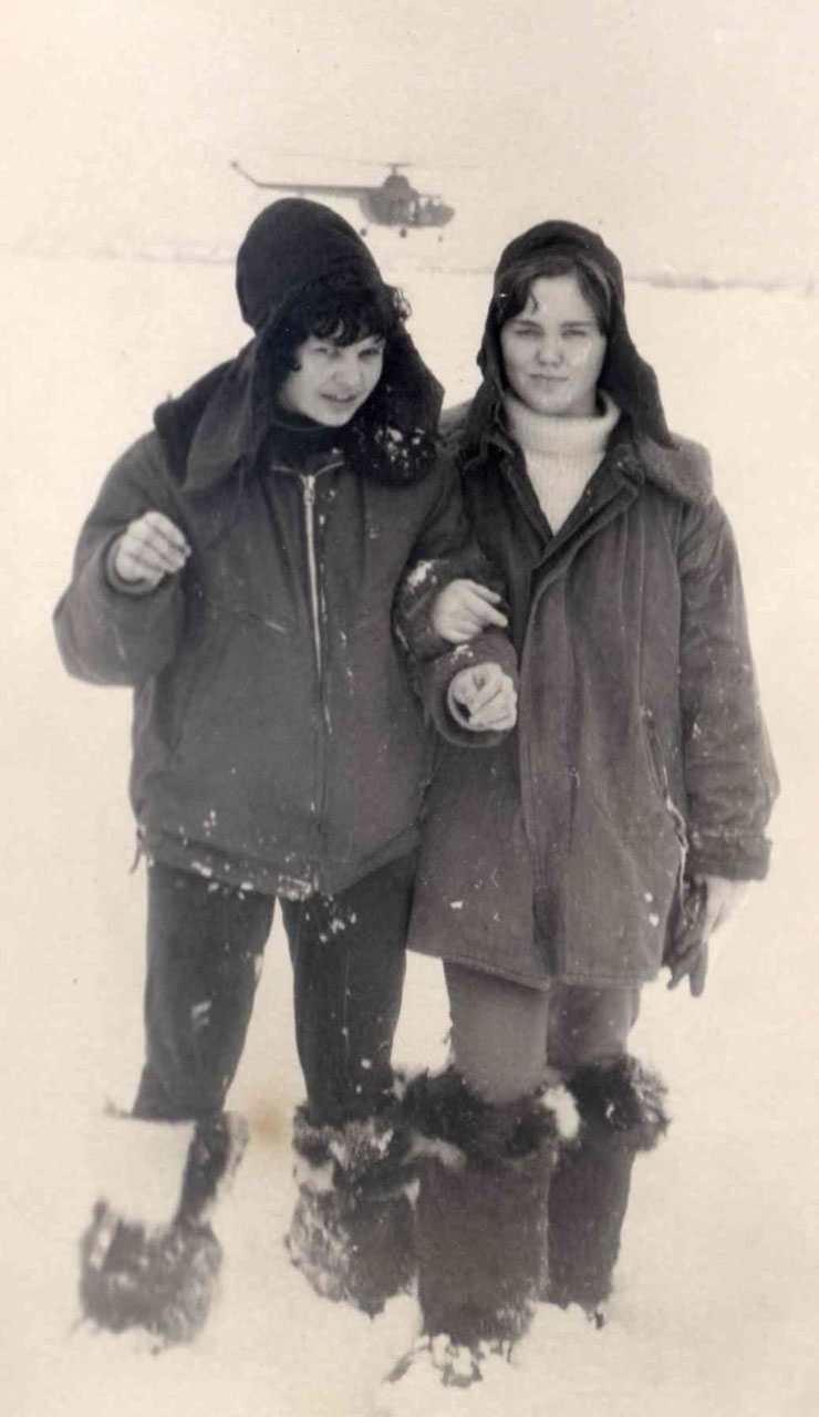 Аэродром Карачиха, зима 1970 года. Татьяна Смирнова и Нина Диева.