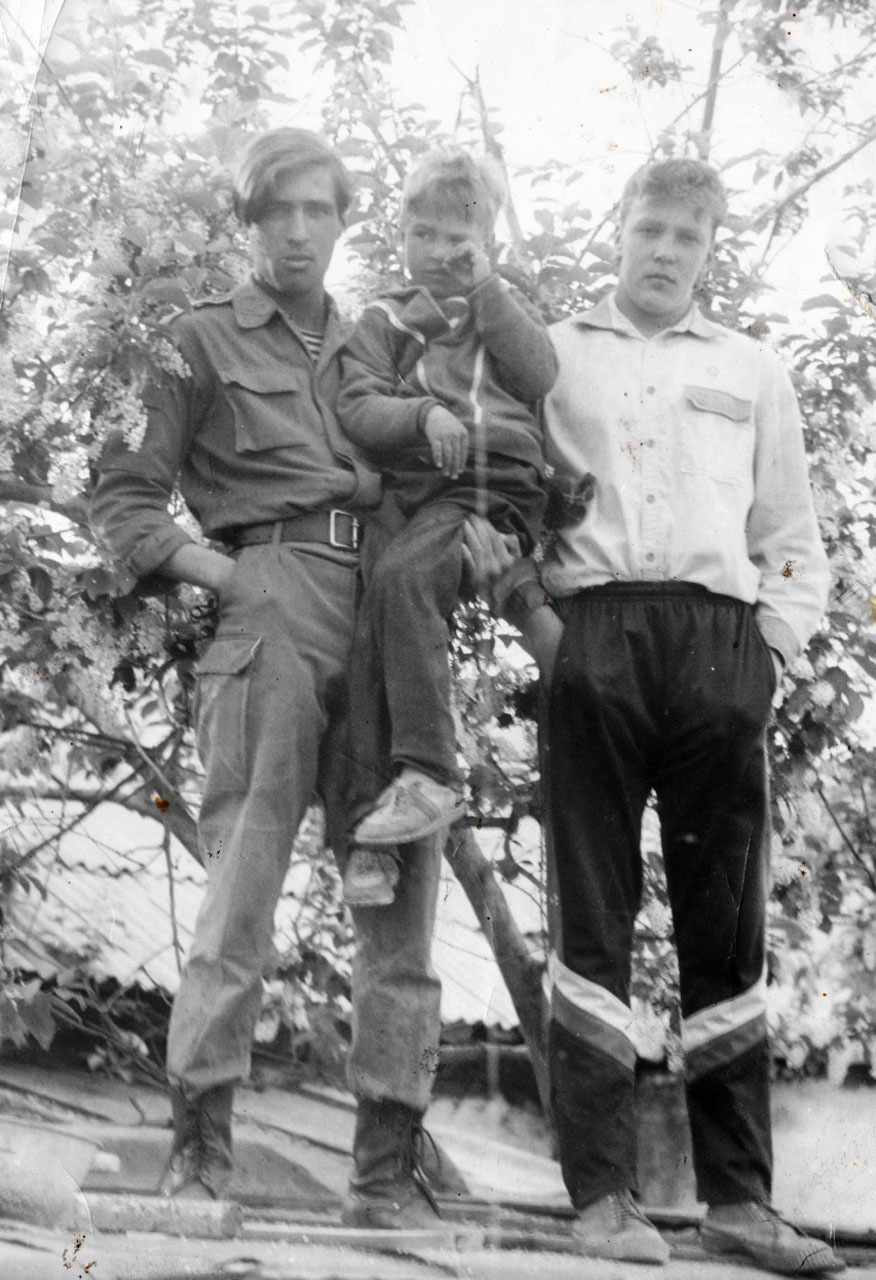 Три брата, я после армии, лето 1994 года.