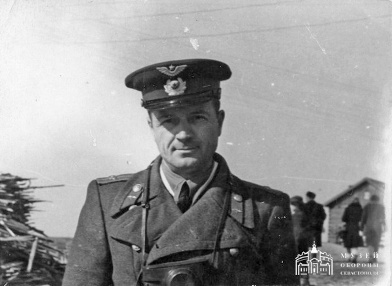 Герой Советского Союза подполковник Борисов Василий Александрович – участник освобождения Севастополя в 1944 году. Фото 1947 года.