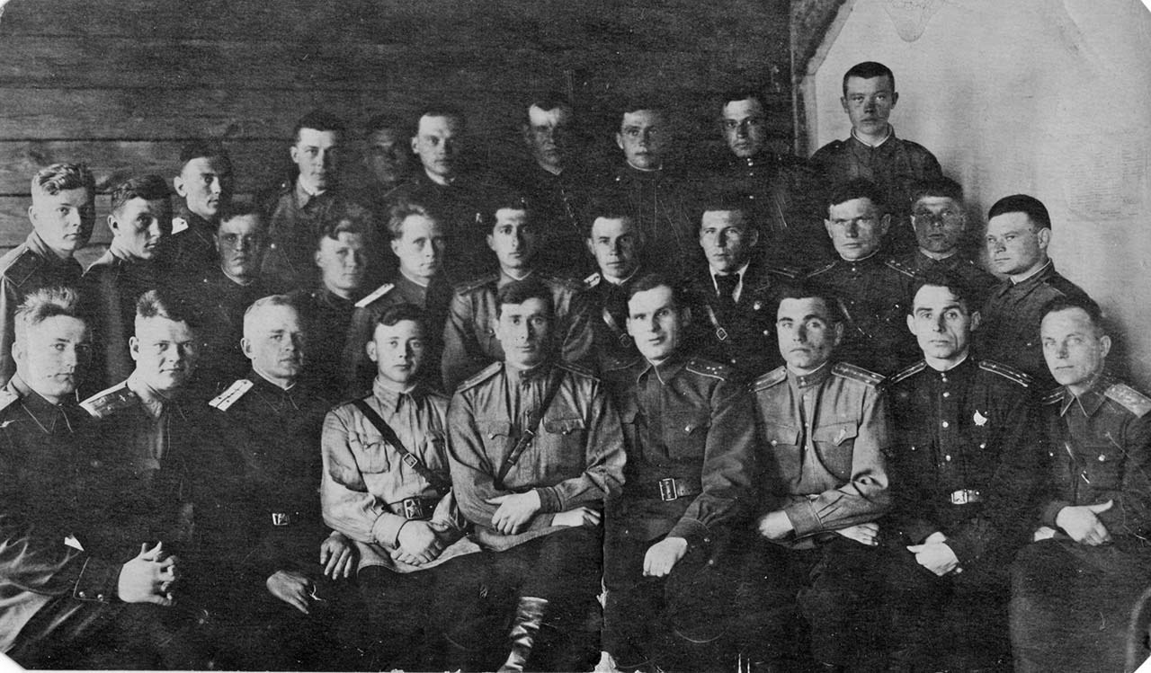 Учебная эскадрильи ВВА им. Жуковского, Фадеев А.Н. - 1 ряд, 1-й справа. 7 апреля 1943 года.