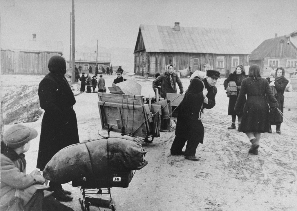 Переселение евреев в Каунасское гетто. Литва. 1941—1942 год.