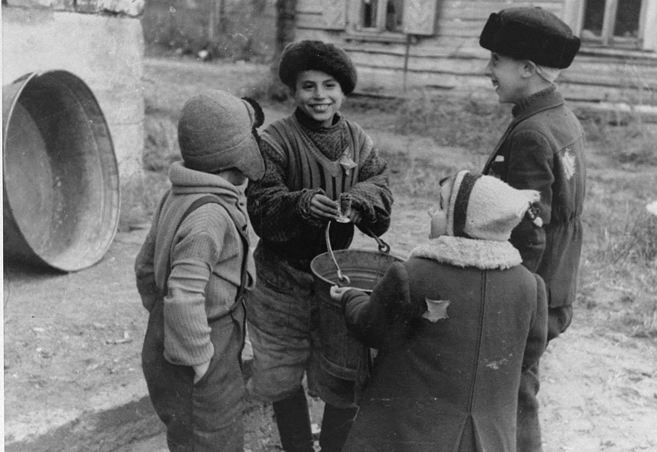 Дети Каунасского гетто. 40-е годы ХХ-го века.