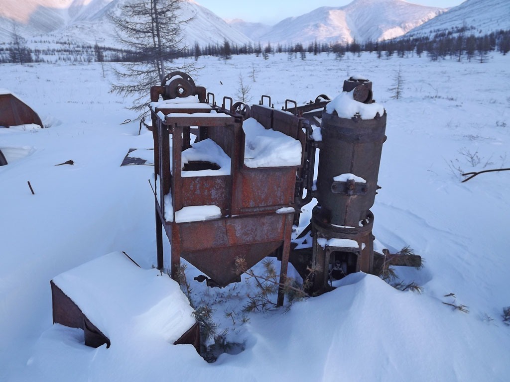 Брошенные агрегаты. Прииск «Дарпир». Фото из архива Преснякова Александра.