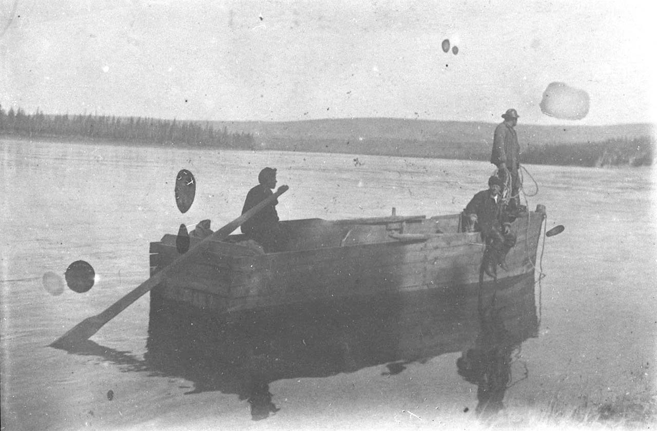 Кунгас на реке Колыме. 30-е годы ХХ-го века.