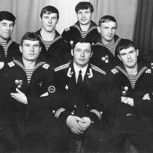 Экипаж С-286. В центре командир БЧ-3 Андрей Больдт. г. Магадан 1983 год.