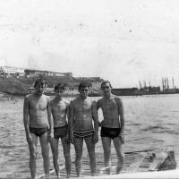 1977 год. Экипаж С-288 на пляже.
