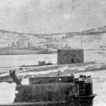 С-327. На переднем плане рубка С-327. Зимовка на Камчатке в Завойко.
