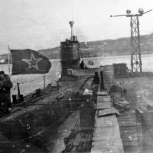 С-327 у пирса.