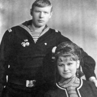 Экипаж С-365. Николай Улитенко со своей будущей женой. 1968 год.