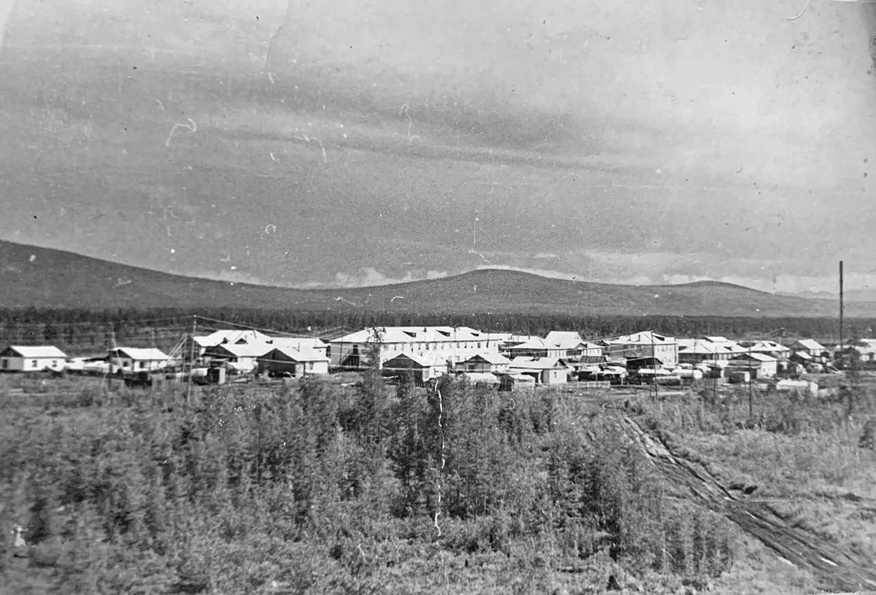 Посёлок Чигичинах со стороны сопки ГСМ. 1971 год.