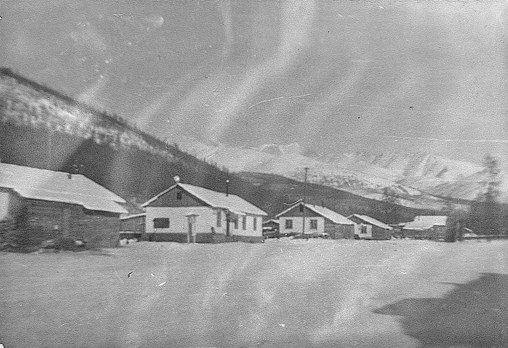 Зима в посёлке Ёлочка. Фото из семейного архива Деркач.
