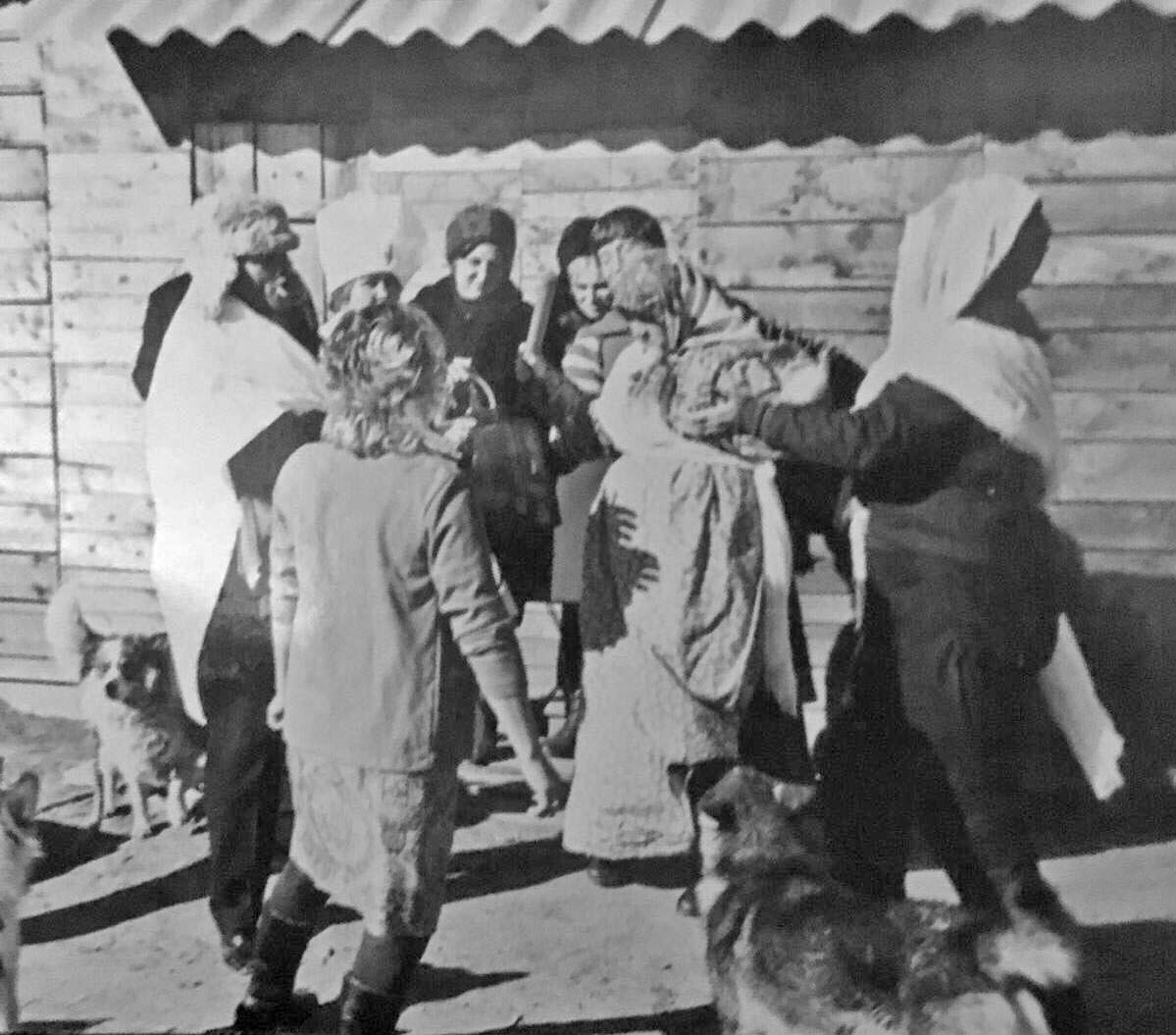 Народные гуляния на маланку. Фото из семейного архива Деркач.