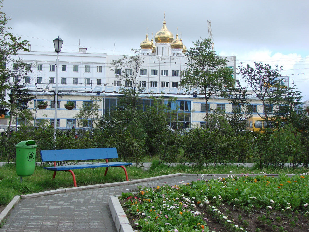 Сквер на месте Дом связи (телеграфа), построенный по проекту М.Ф. Булычева (позднее – Ленина, 2). Здание снесено в начале 1990-х.