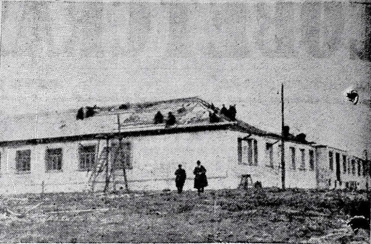 Строительство школы в стане Хатыннах. Сентябрь 1938 года.