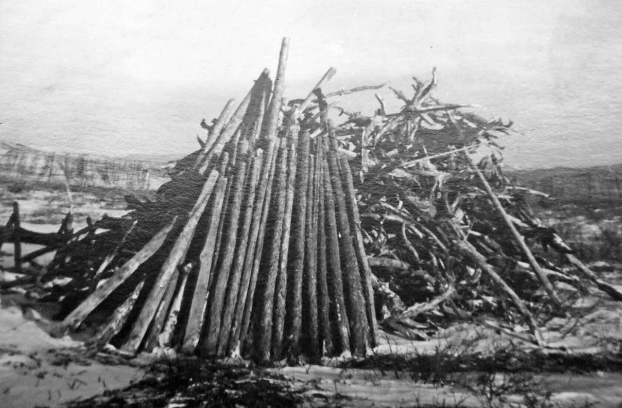 Хатыннах. Заготовка дров. 40-е года ХХ-го века.
