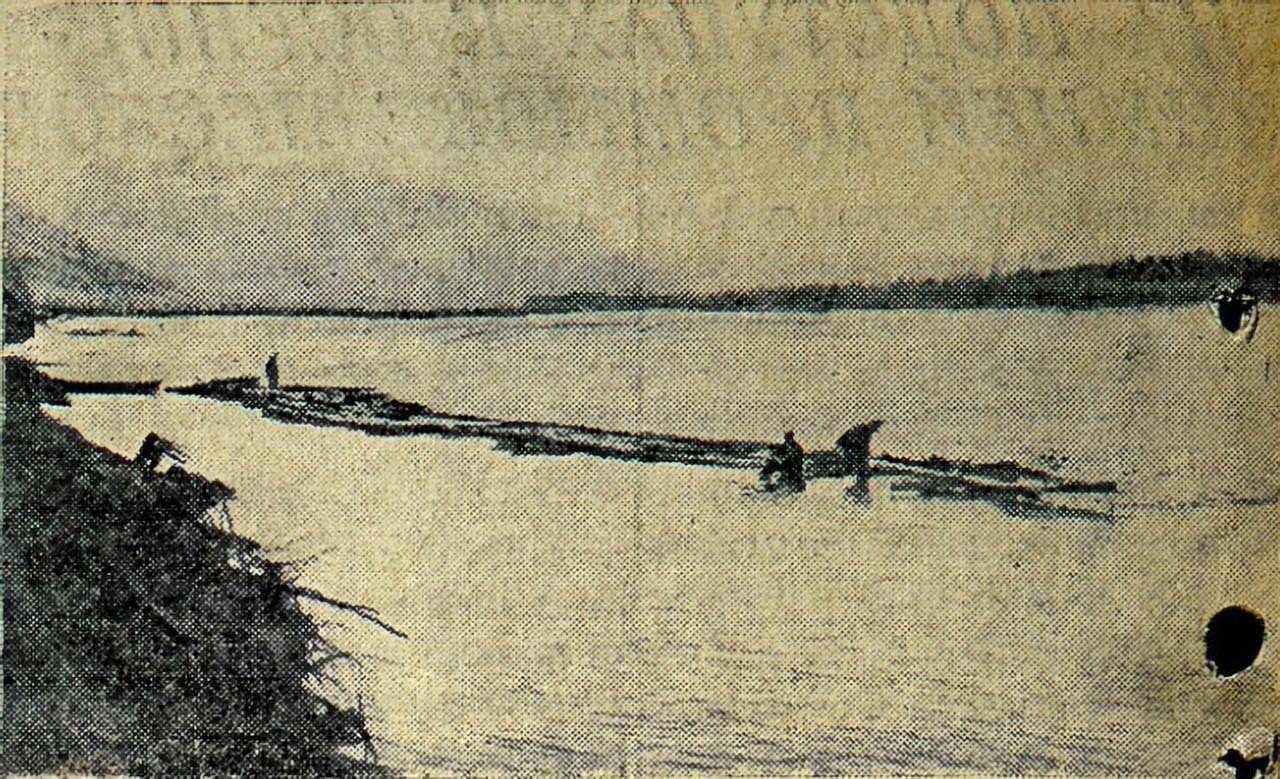 Сплав леса по реке Колыма около Усть-Утиной. Сентябрь 1938 года. Фото из газеты «‎Советская Колыма».