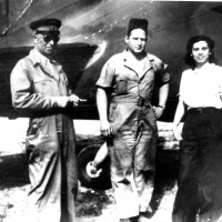 Е.Радоминов, Е.Макарова и американский механик у С-47. Прислал Александр Кот.