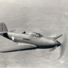 Белл P-39 «Аэрокобра» - американский истребитель периода Второй мировой войны, отличавшийся необычной для своего времени конструкцией.