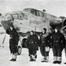 Перегон американских самолетов по ленд-лизу на фронт. Экипаж у B-25 «Митчелл».